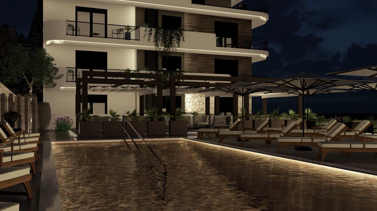 Večernji ambijent uz zajednički bazen Altamare Residence